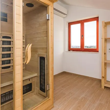 Holiday home Beautiful In Sv,filip I Jakov With Sauna Sveti Filip i Jakov