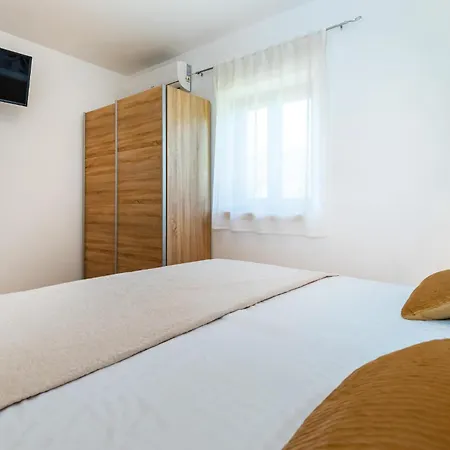 Gorgeous In Svfilip I Jakov With Sauna Holiday home Sveti Filip i Jakov