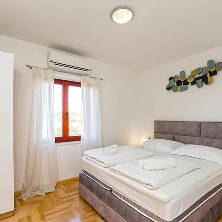 Holiday home Beautiful In Sv,filip I Jakov With Sauna *